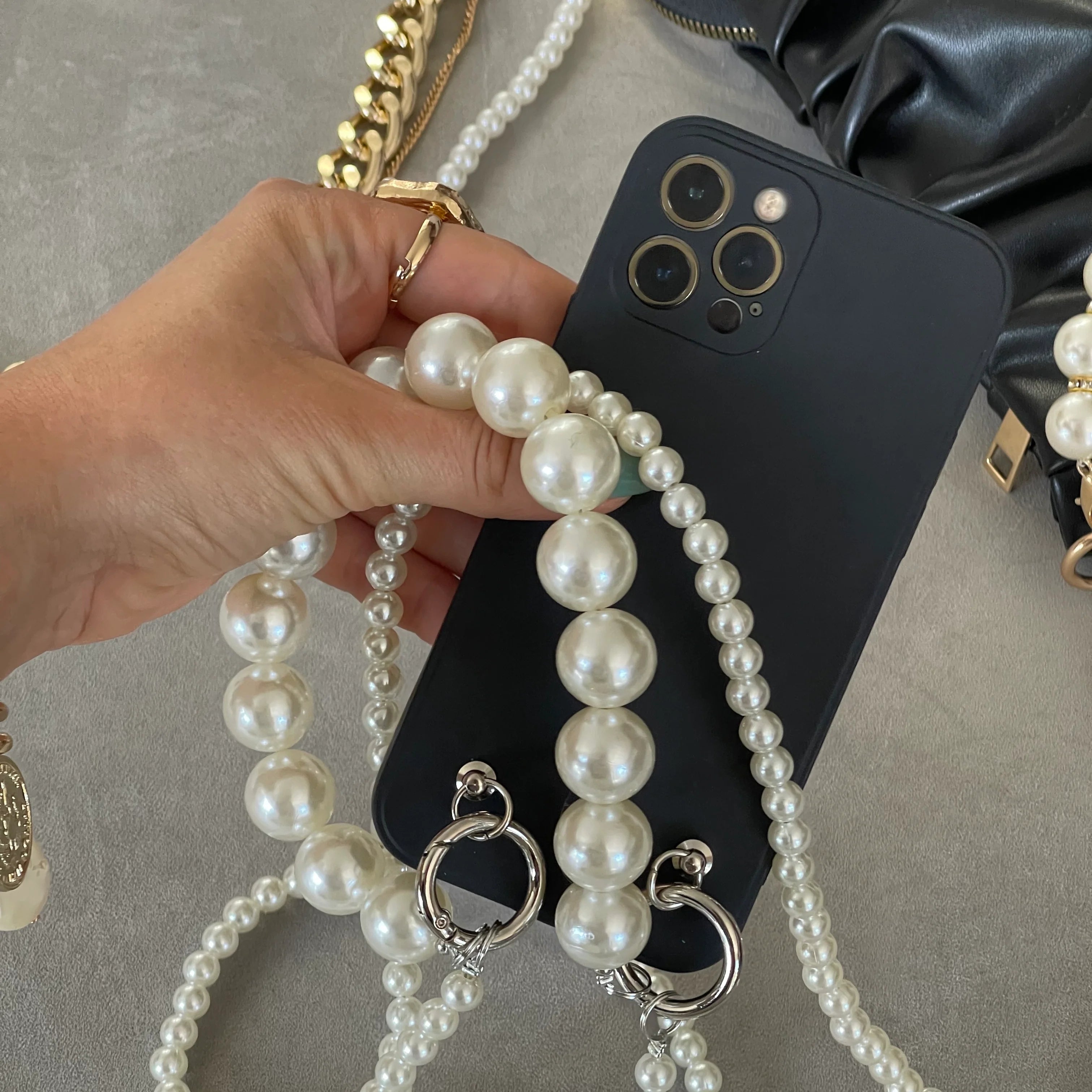 DOUBLE PEARL Chain iPhone Case