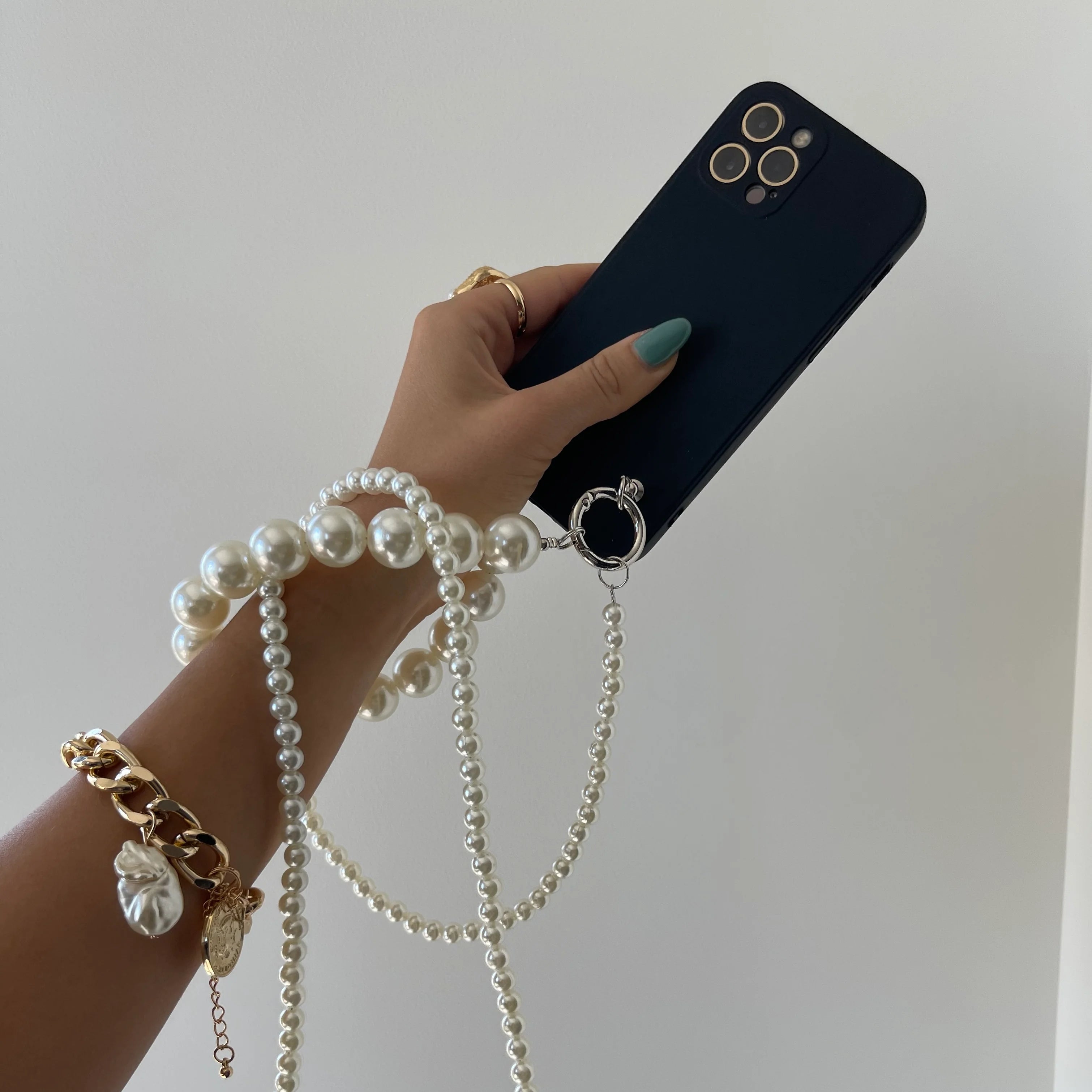 DOUBLE PEARL Chain iPhone Case